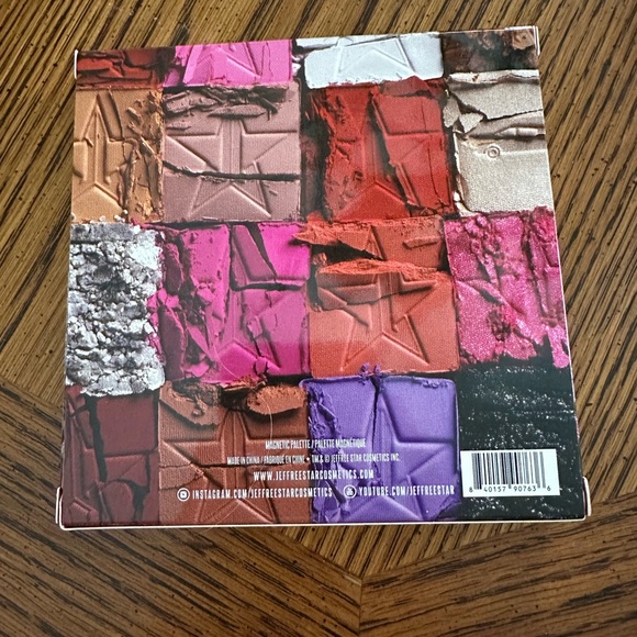 Jeffree Star Pink Magnetic Palette with shadows - Picture 2 of 4